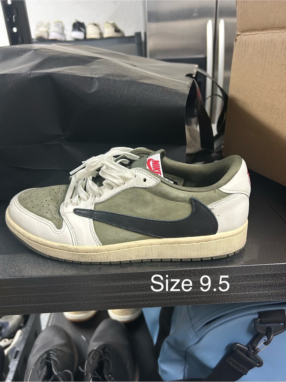 Nike Low-Top Sneaker in Olive Green, Black & White